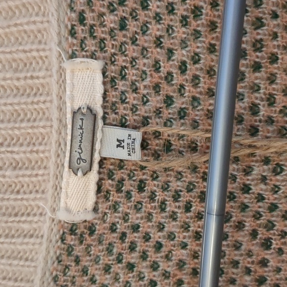 Gimmicks Floral Sweater - Picture 4 of 7